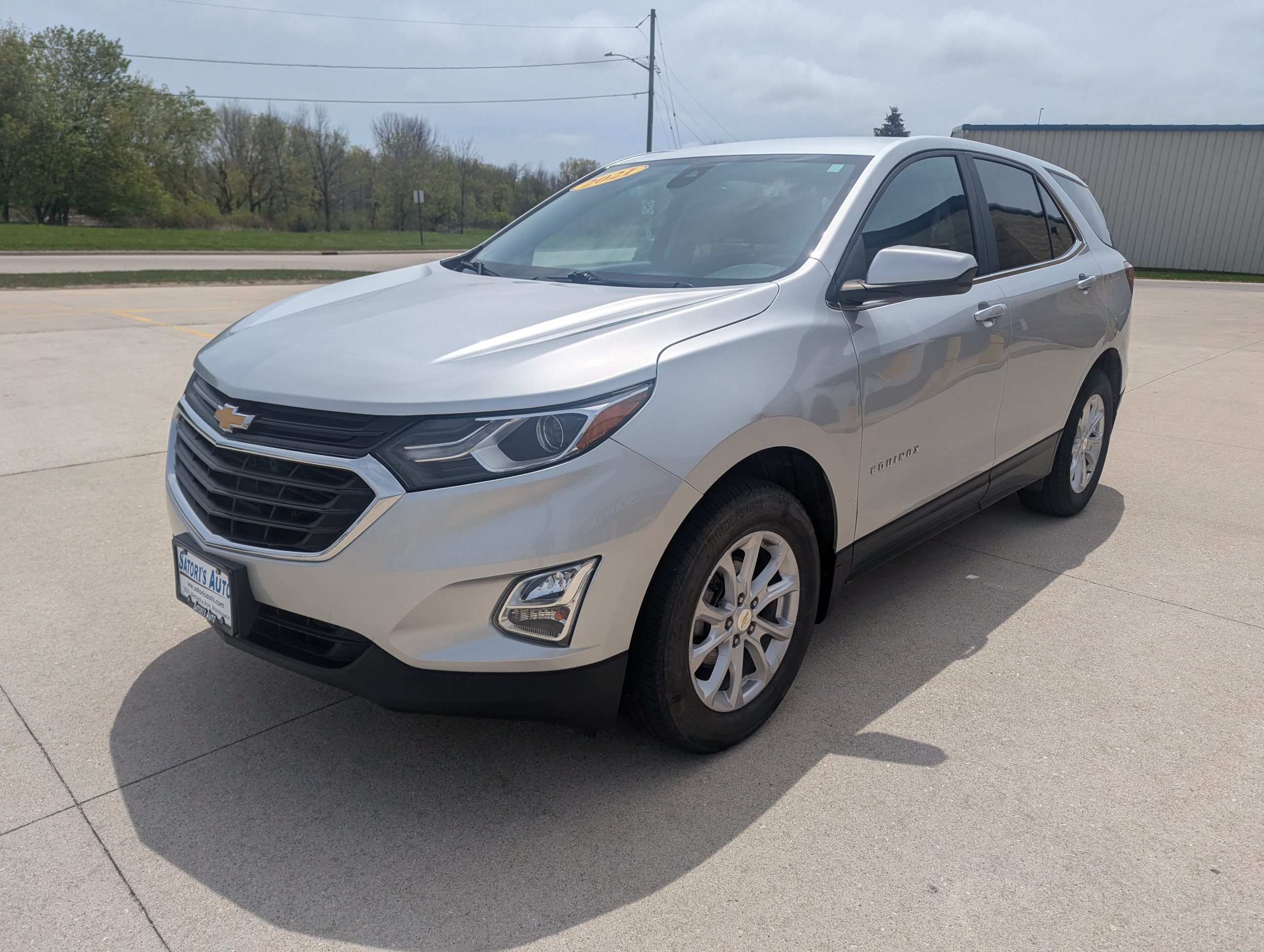 2021 Chevrolet Equinox LT photo 2