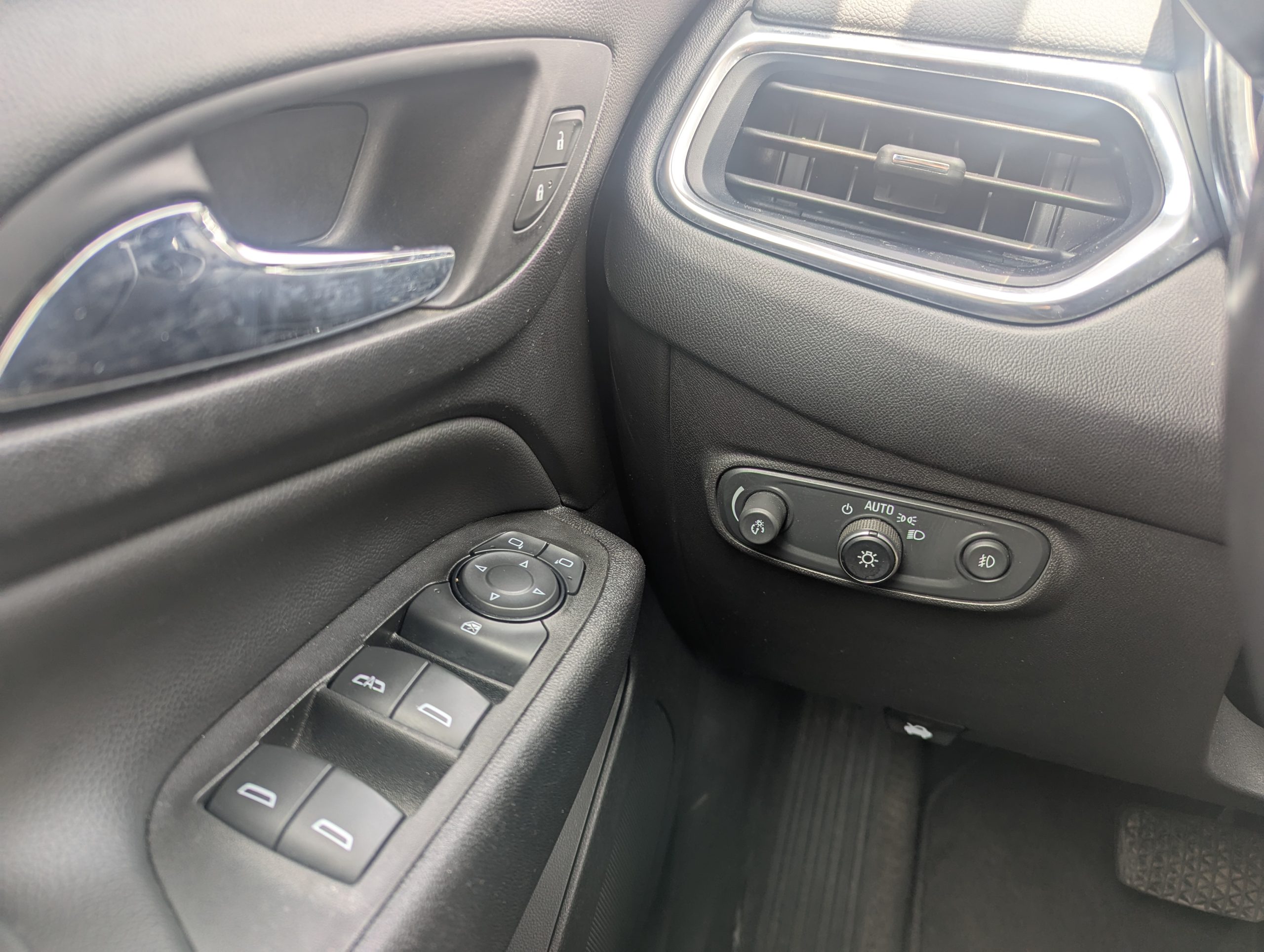 2021 Chevrolet Equinox LT photo 15
