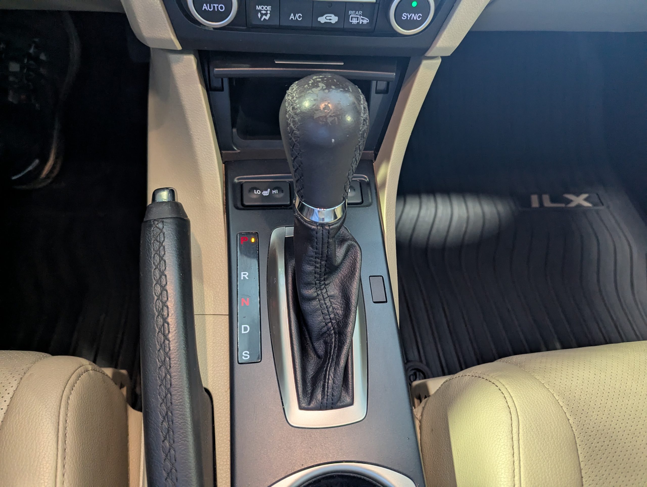 2017 Acura ILX Premium Technology Plus photo 4